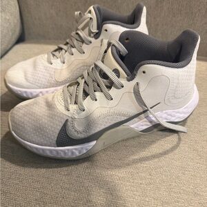 Nike Renew Elevate Women's Sneakers